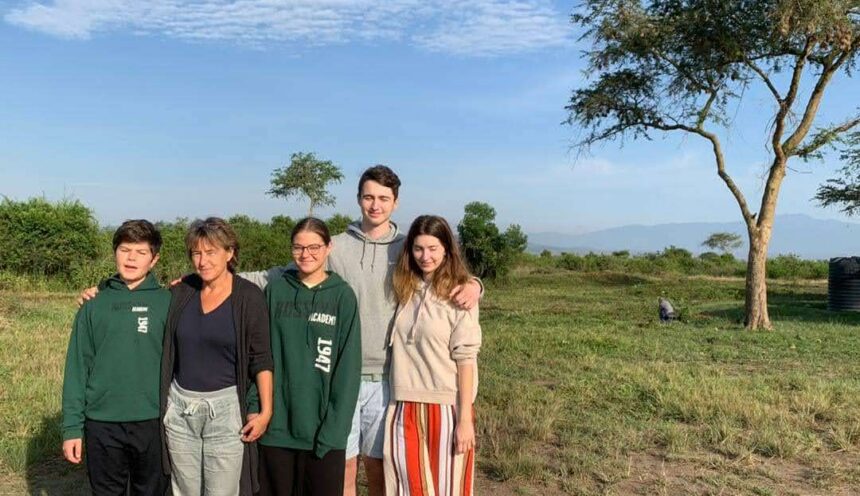 FAMILY SAFARIS IN UGANDA FAMILY SAFARIS IN UGANDA